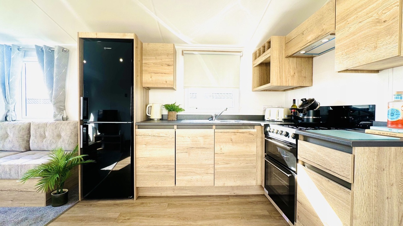 Photo of Others in Cayton Bay