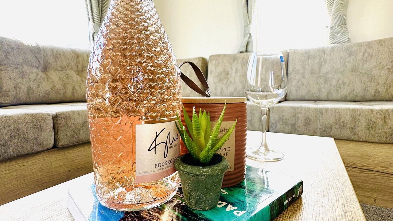 Photo of Bedroom in Cayton Bay