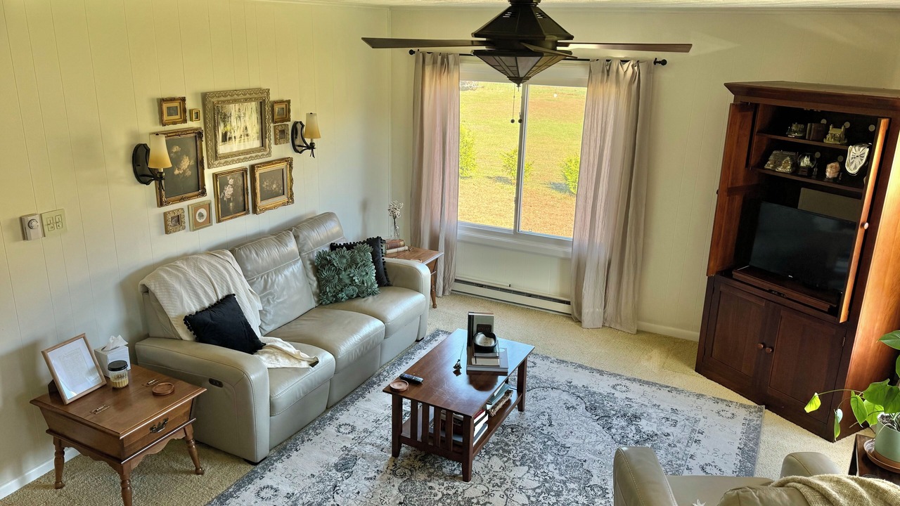Photo of Livingroom in Benton