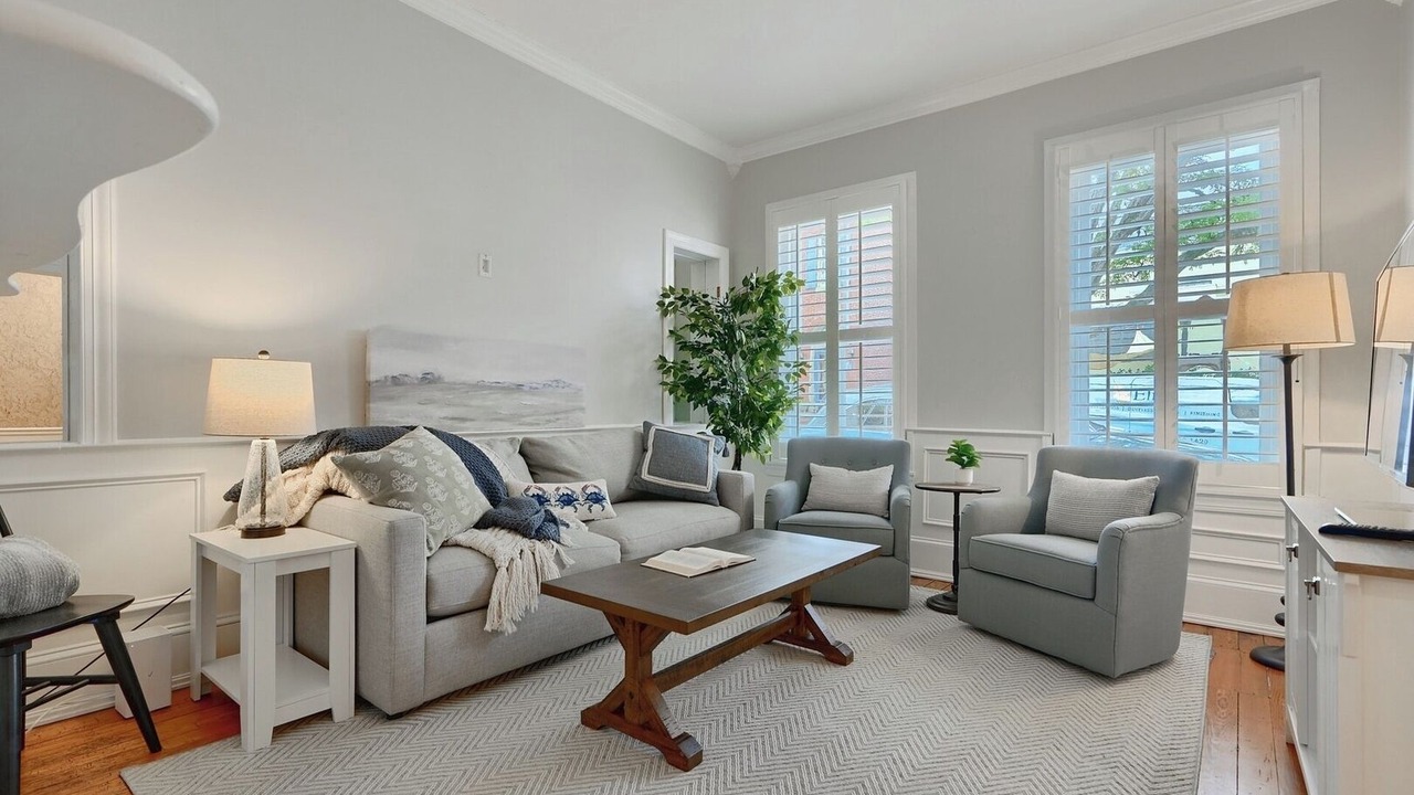 Photo of Livingroom in Historic District