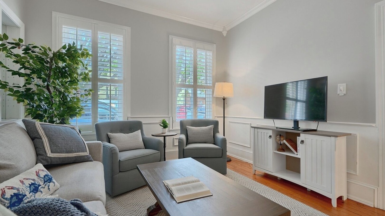 Photo of Livingroom in Historic District