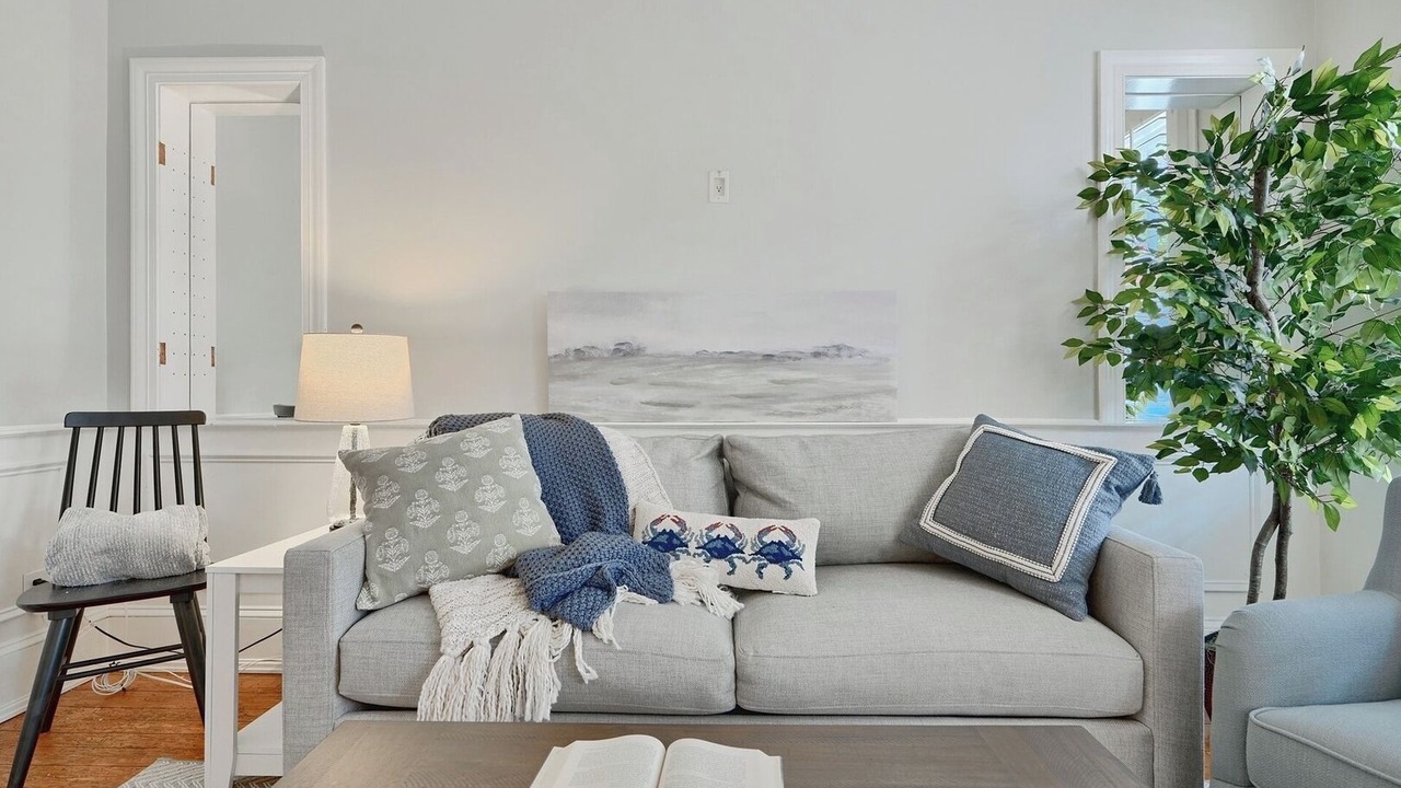 Photo of Livingroom in Historic District