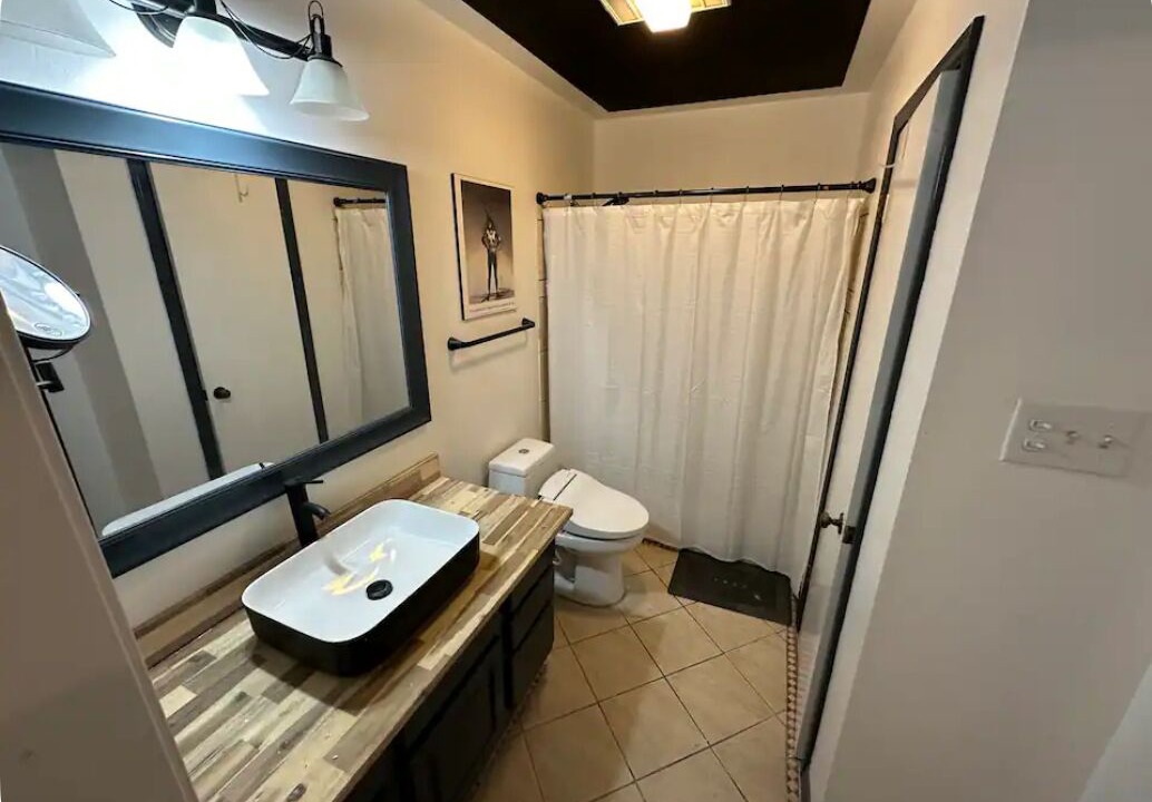Photo of Bathroom in Kenner - Louis Armstrong International Airport