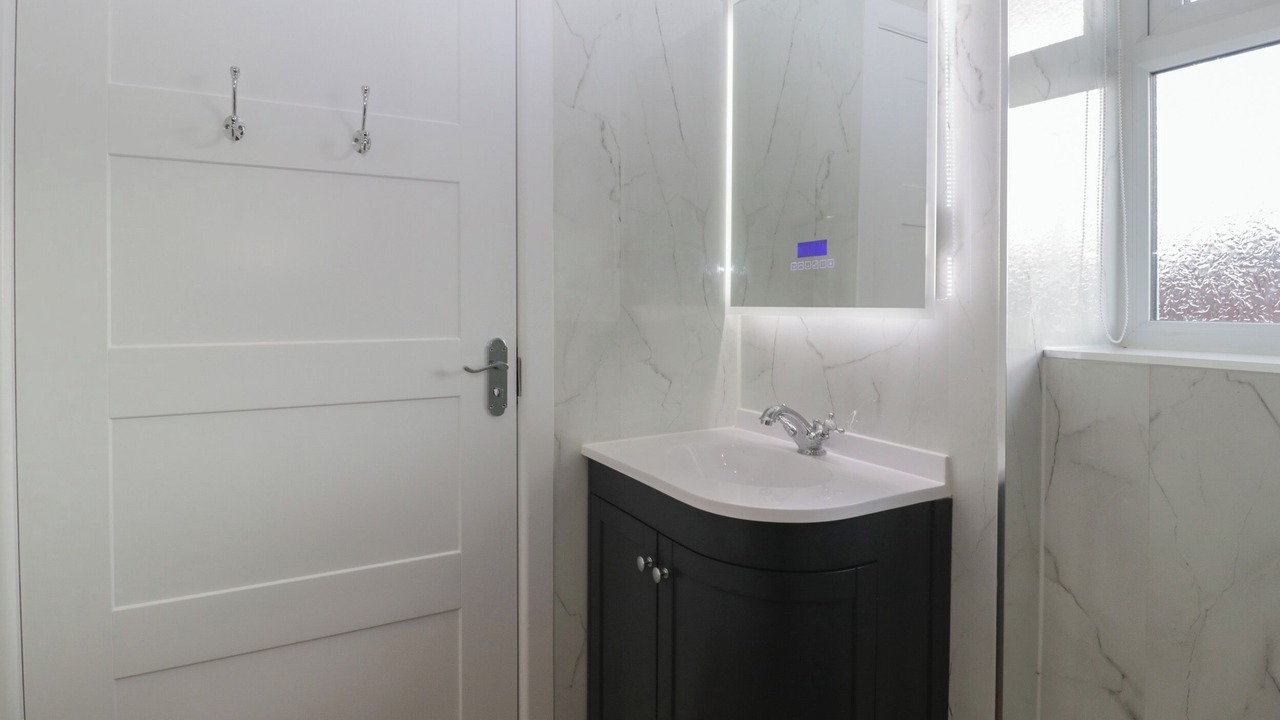 Photo of Bathroom in Mere