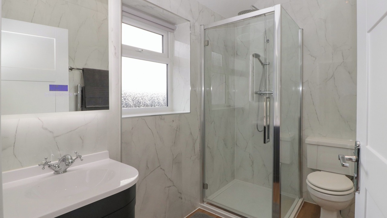 Photo of Bathroom in Mere