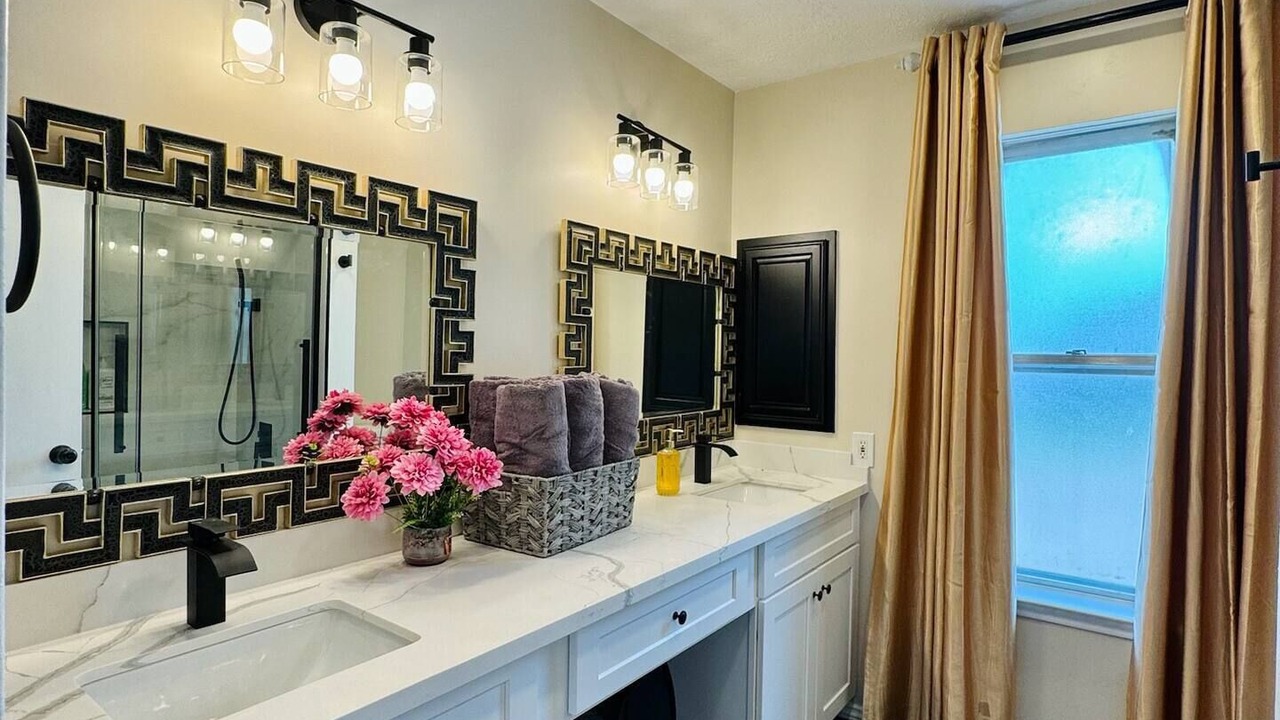 Photo of Bathroom in George Bush Park/Eldridge