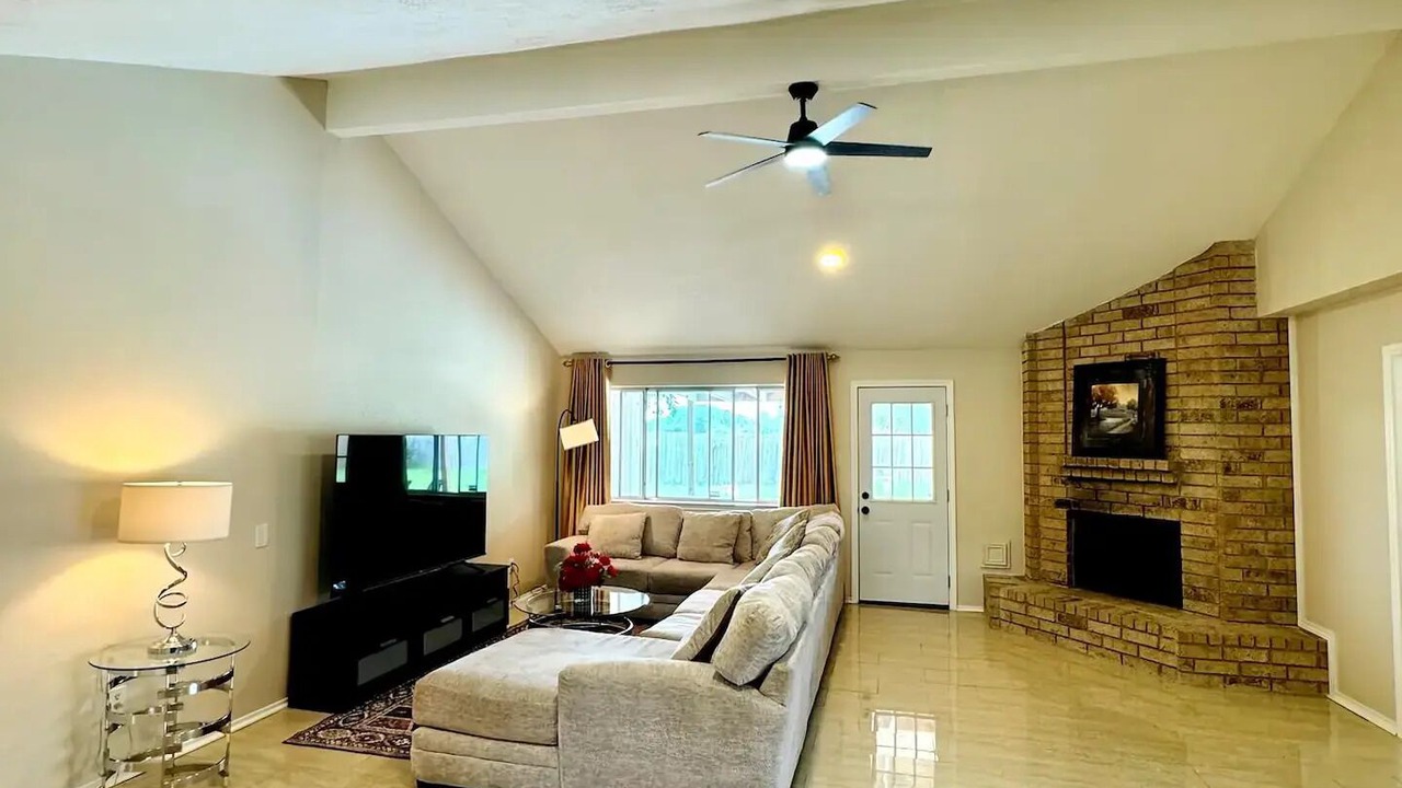 Photo of Livingroom in George Bush Park/Eldridge