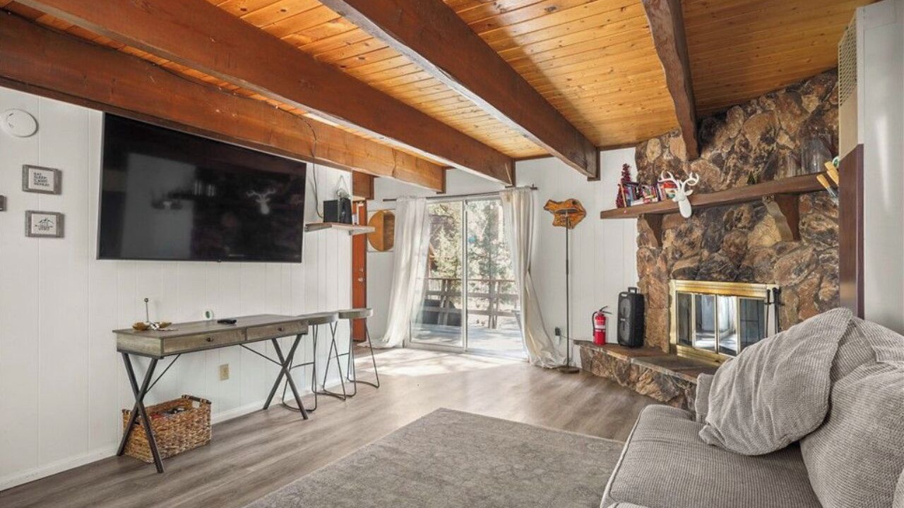 Photo of Livingroom in Big Bear City