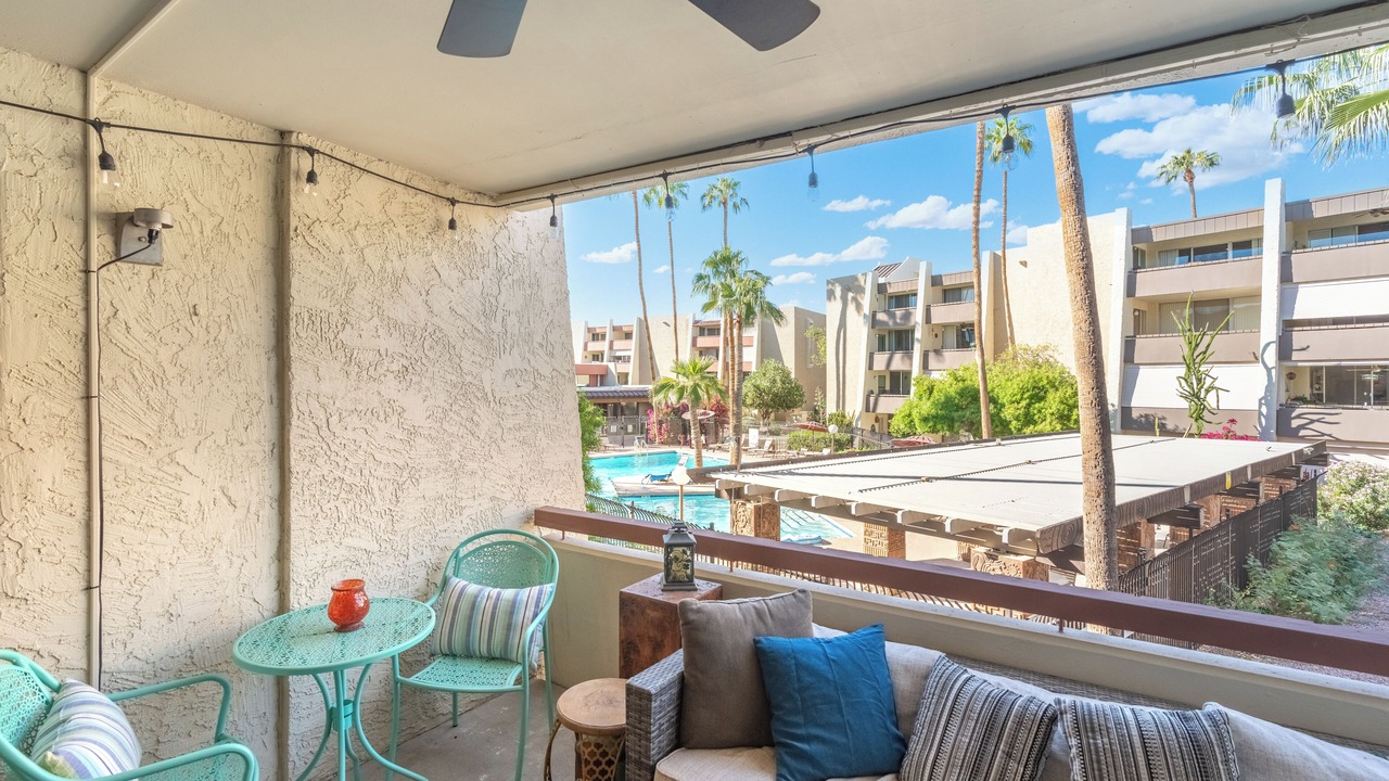 Photo of Livingroom in Entertainment District