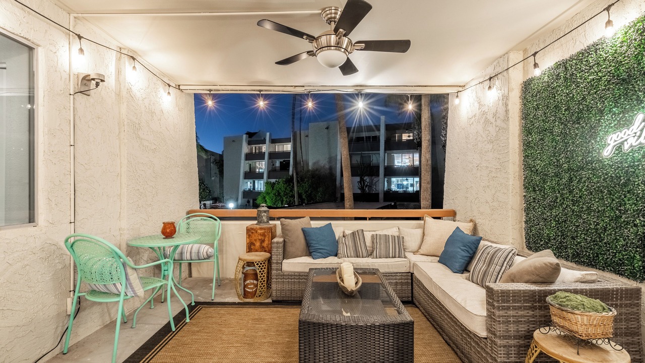 Photo of Livingroom in Entertainment District