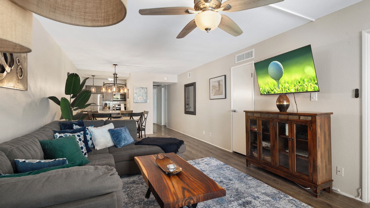 Photo of Livingroom in Entertainment District