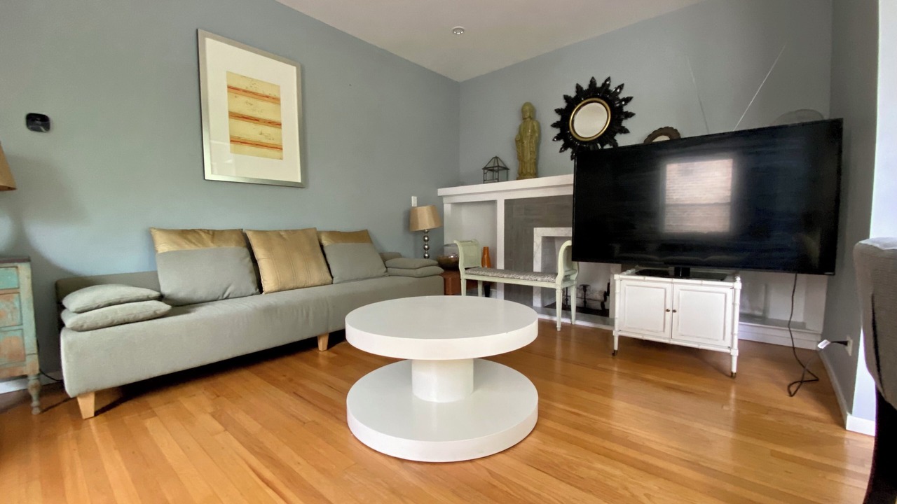 Photo of Livingroom in Rogers Park