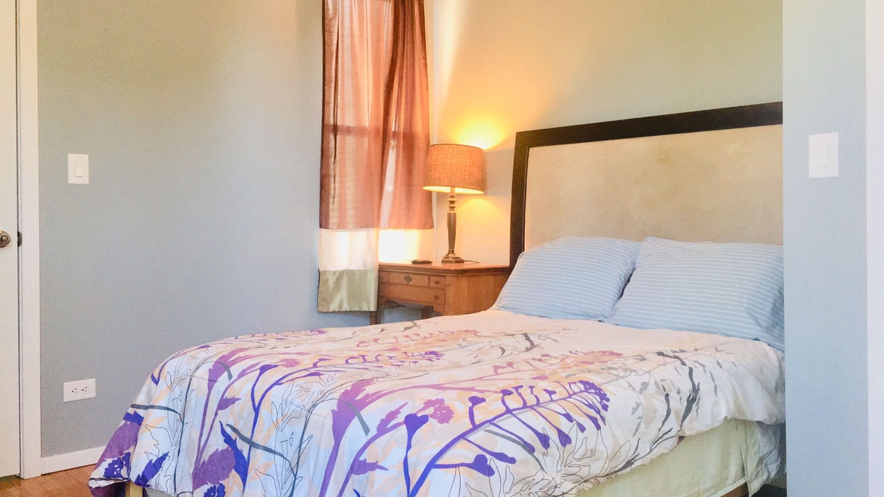 Photo of Bedroom in Rogers Park