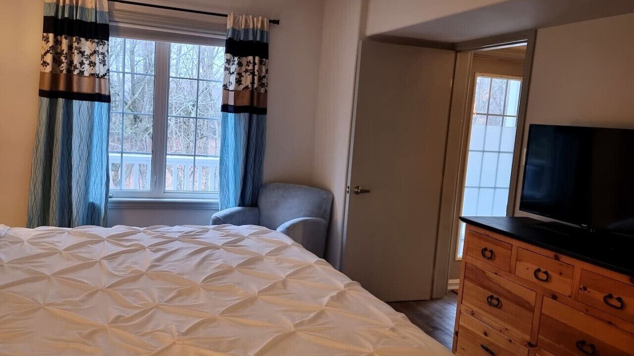Photo of Bedroom in Oro-Medonte