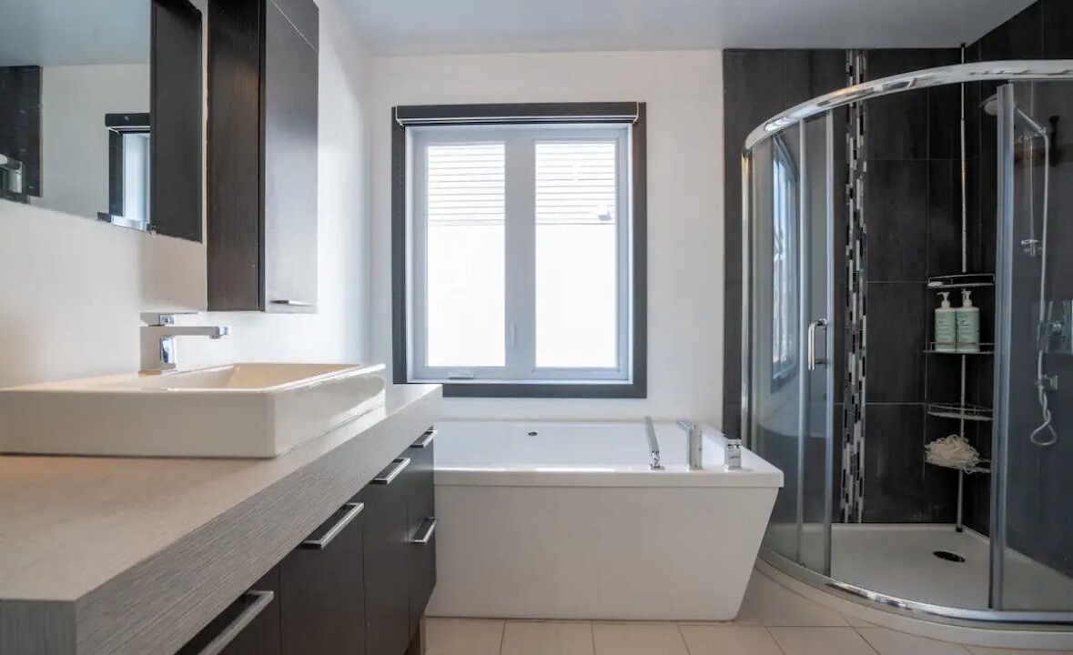 Photo of Bathroom in Longueuil