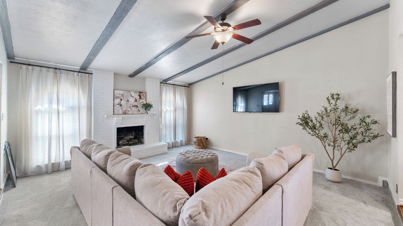 Photo of Livingroom in The Colony