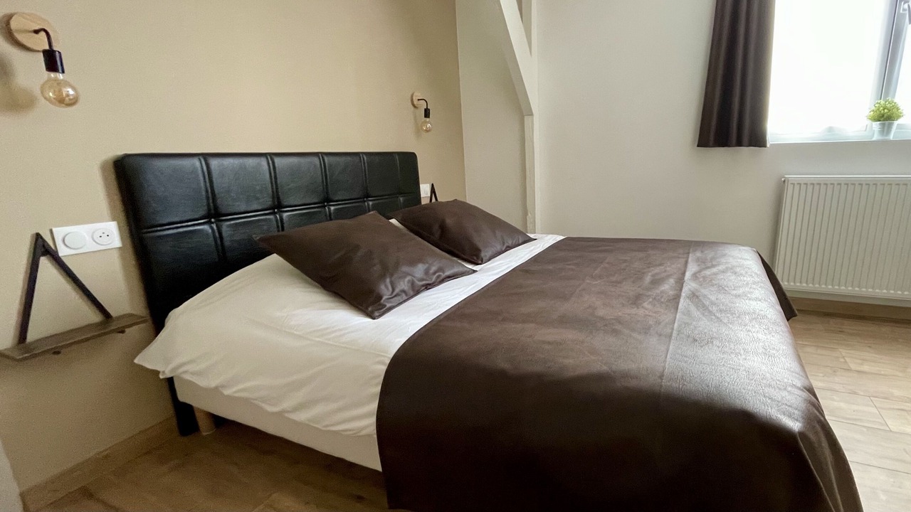 Photo of Bedroom in Lens