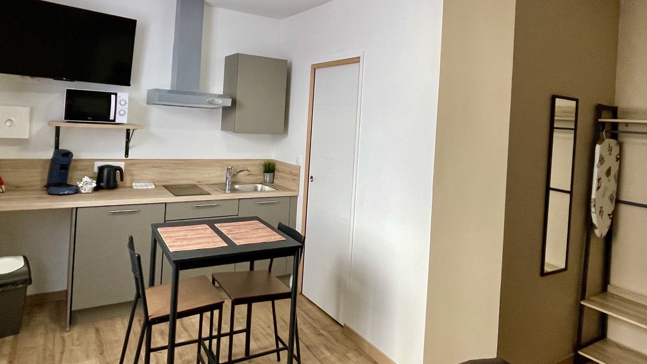 Photo of Kitchen in Lens