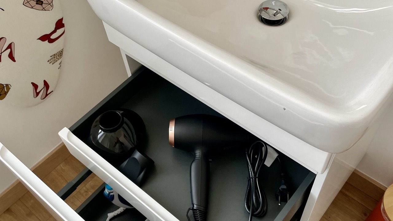 Photo of Bathroom in Lens