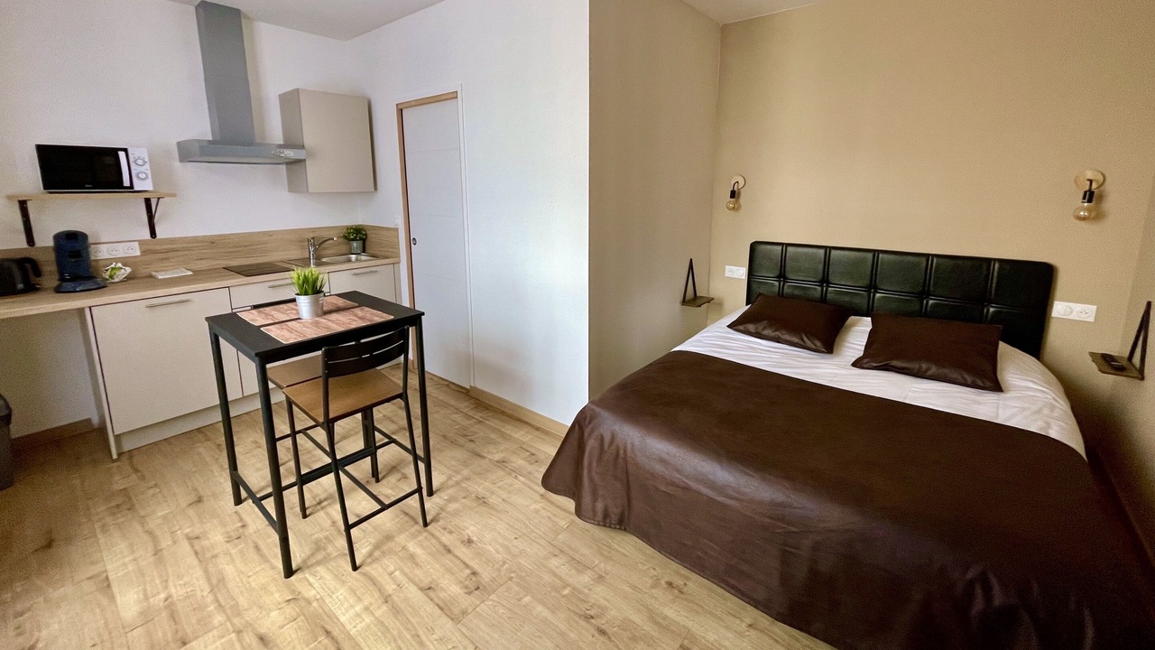 Photo of Bedroom in Lens