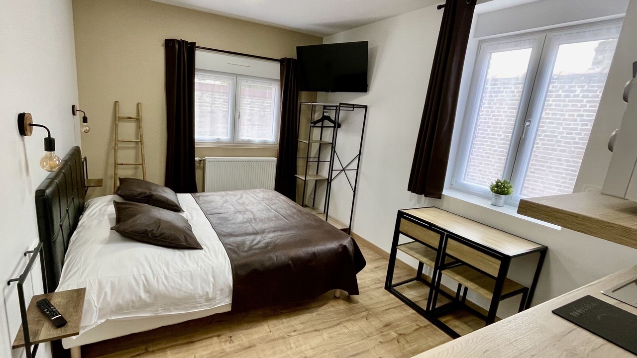 Photo of Bedroom in Lens