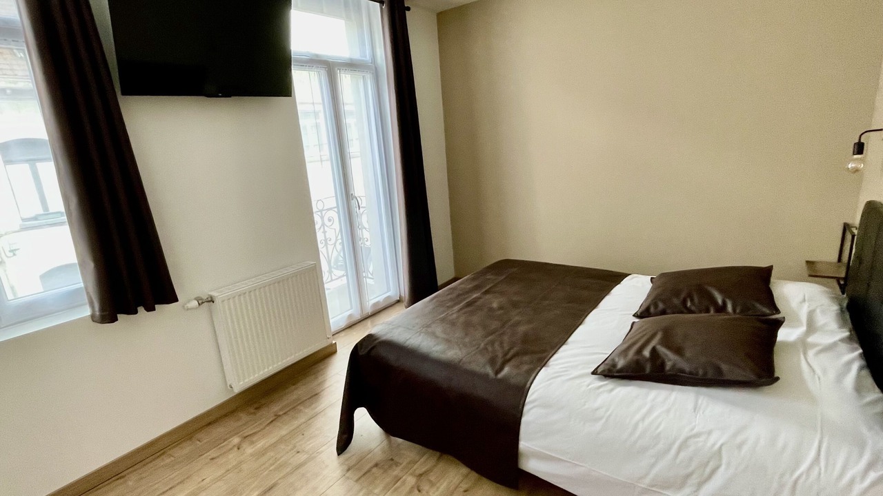 Photo of Bedroom in Lens