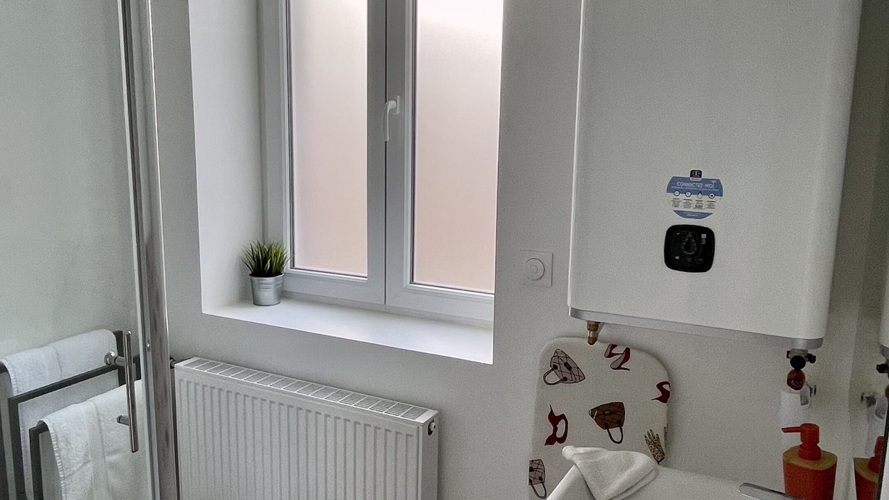 Photo of Bathroom in Lens