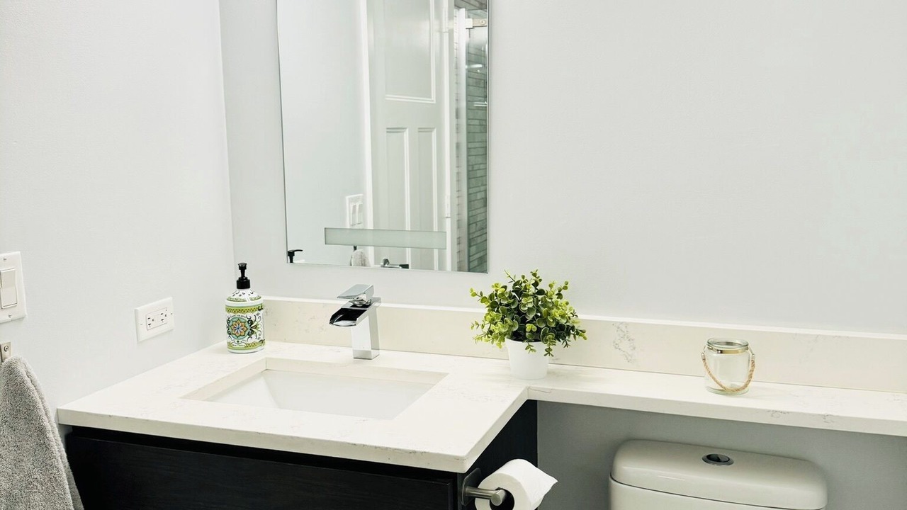 Photo of Bathroom in East Garfield Park