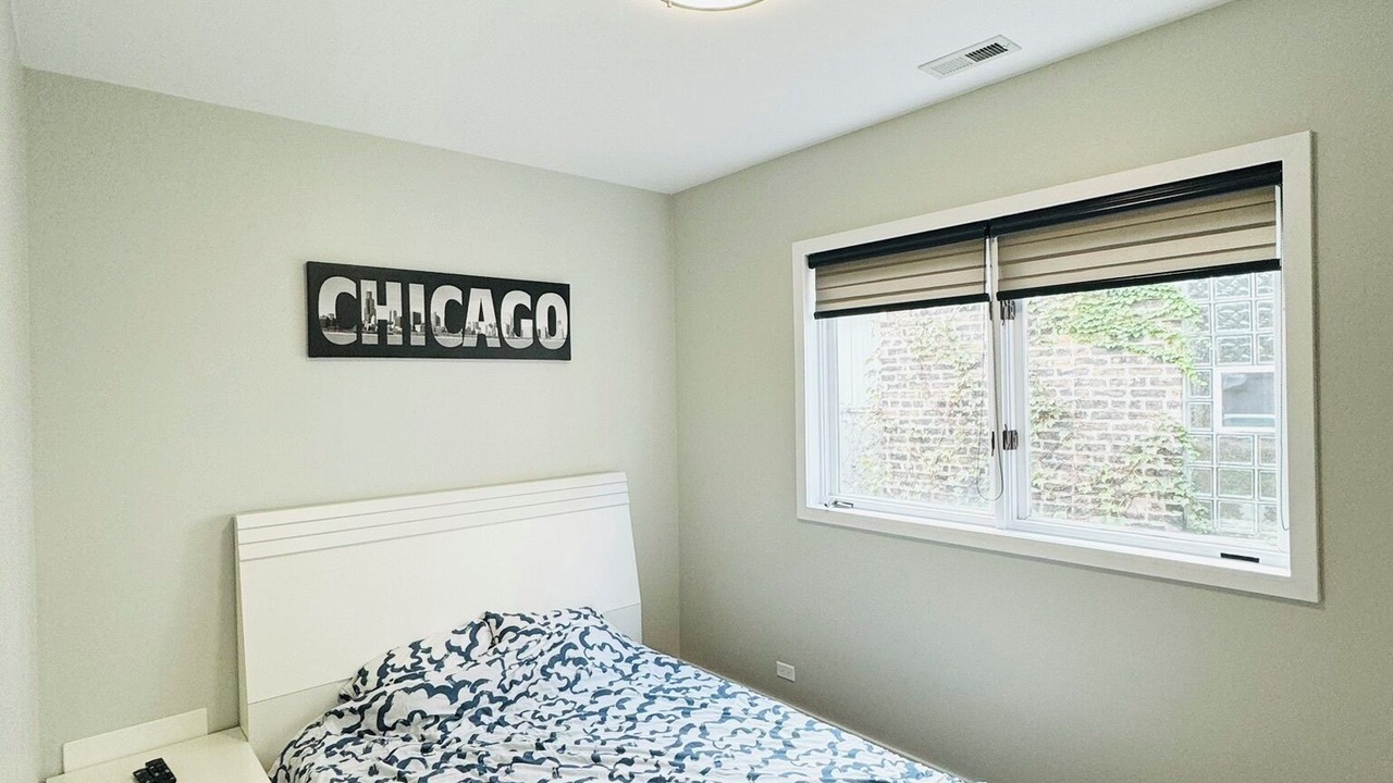 Photo of Bedroom in East Garfield Park