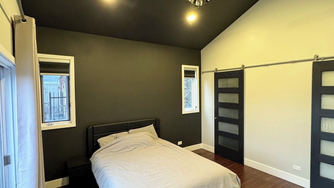 Photo of Bedroom in East Garfield Park