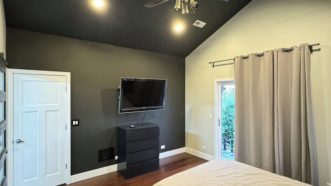 Photo of Bedroom in East Garfield Park