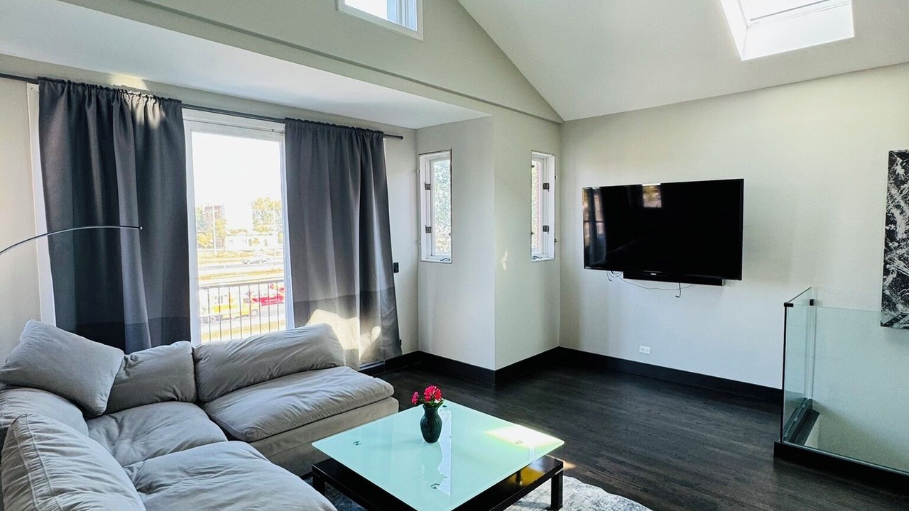 Photo of Livingroom in East Garfield Park