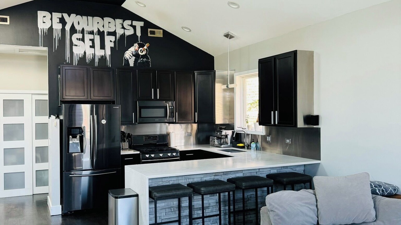 Photo of Livingroom in East Garfield Park