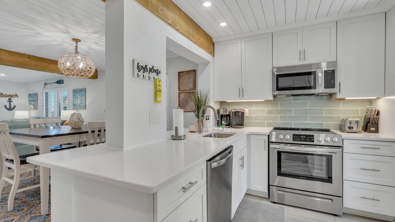 Photo of Kitchen in Oceanmarsh Subdivision