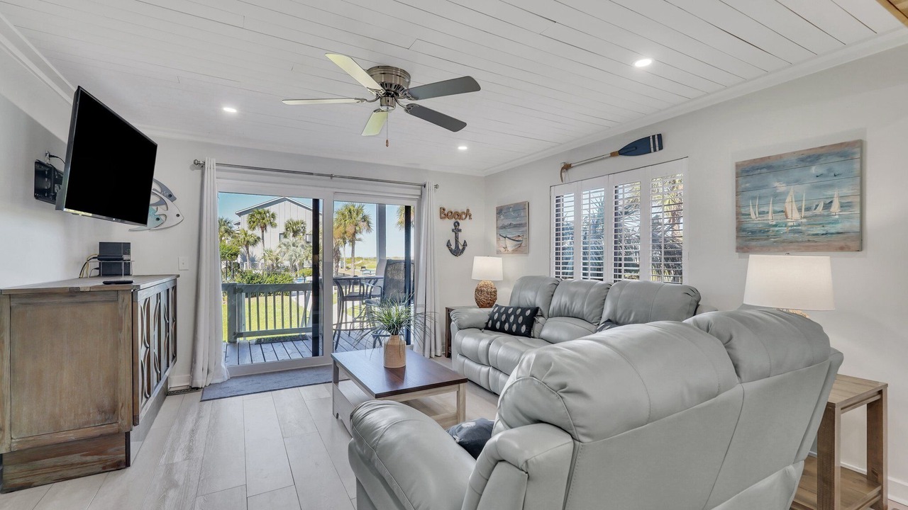 Photo of Livingroom in Oceanmarsh Subdivision