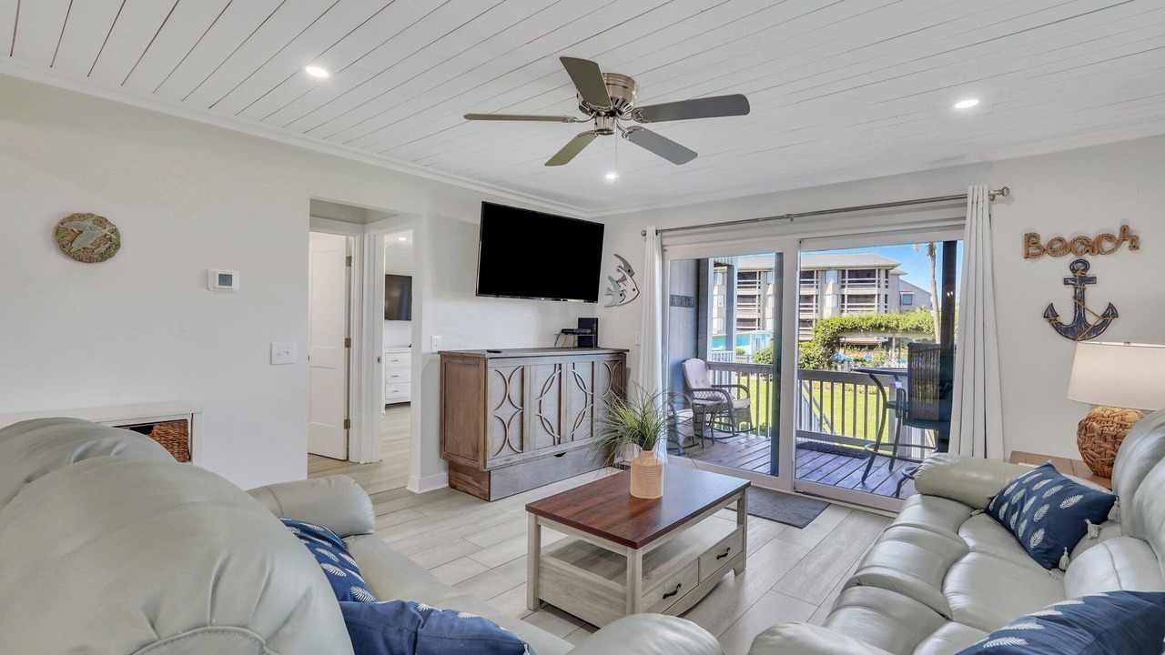 Photo of Livingroom in Oceanmarsh Subdivision