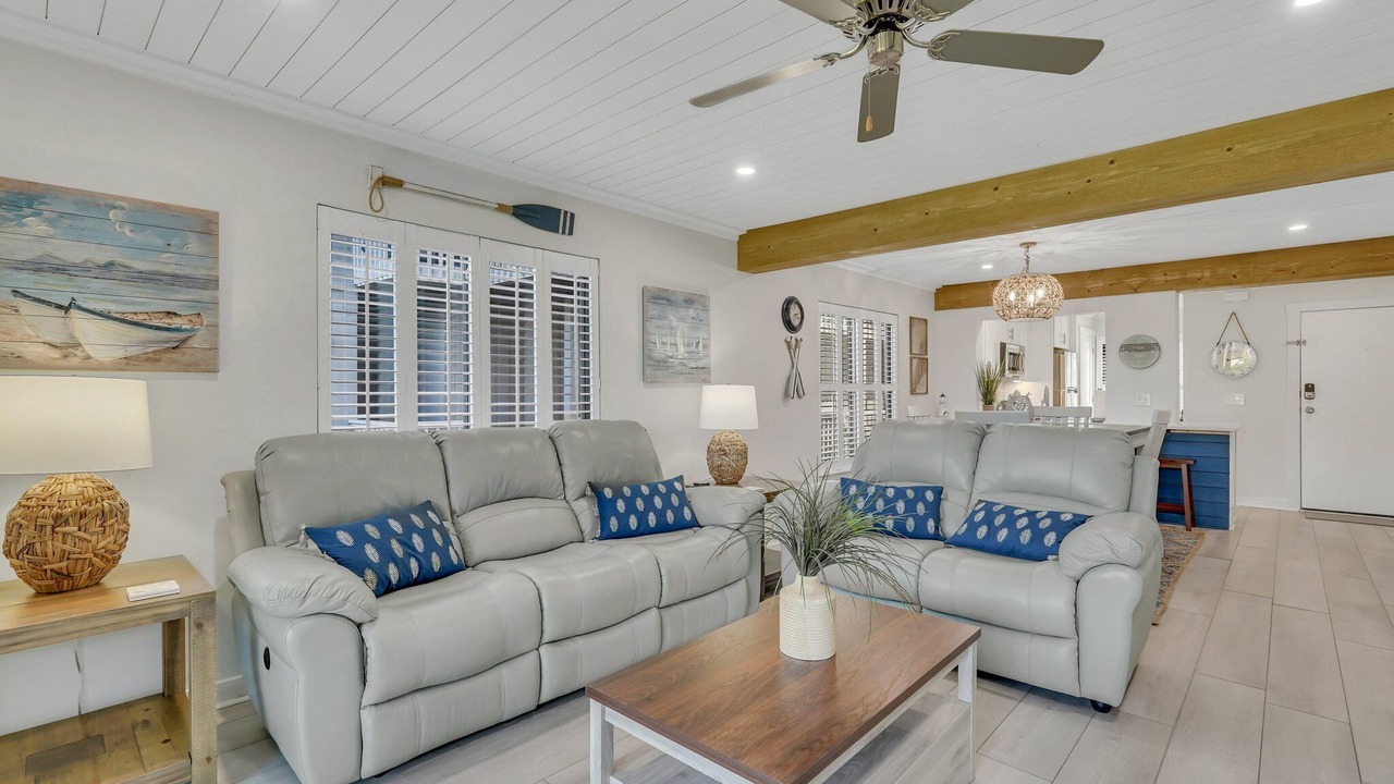 Photo of Livingroom in Oceanmarsh Subdivision