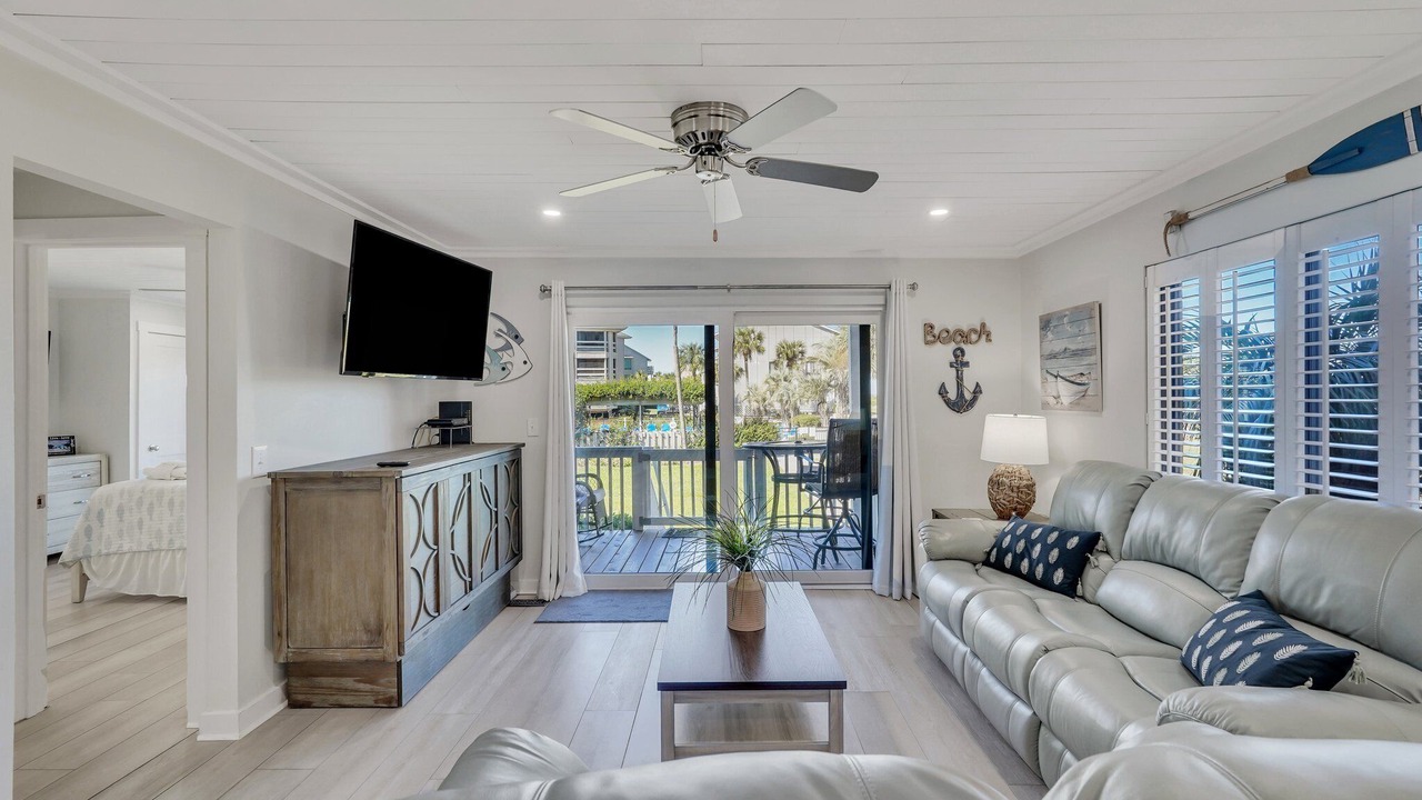 Photo of Livingroom in Oceanmarsh Subdivision
