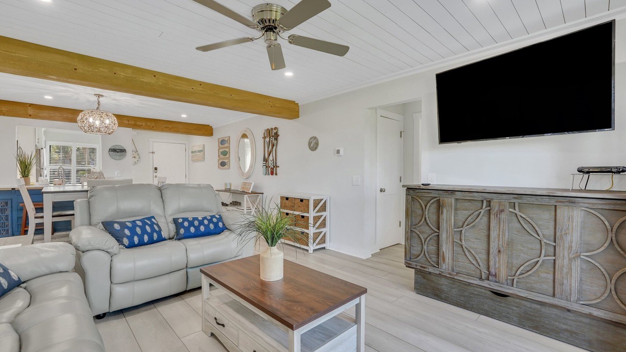 Photo of Livingroom in Oceanmarsh Subdivision