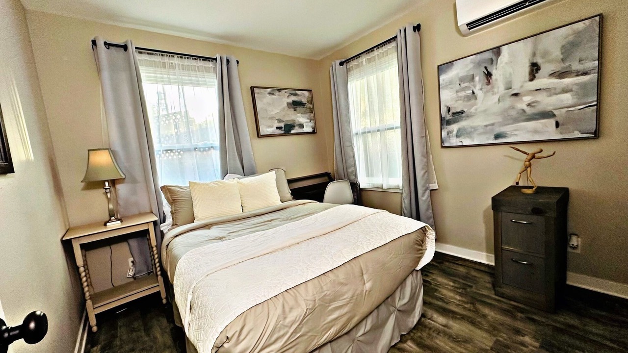 Photo of Bedroom in North Oak Park