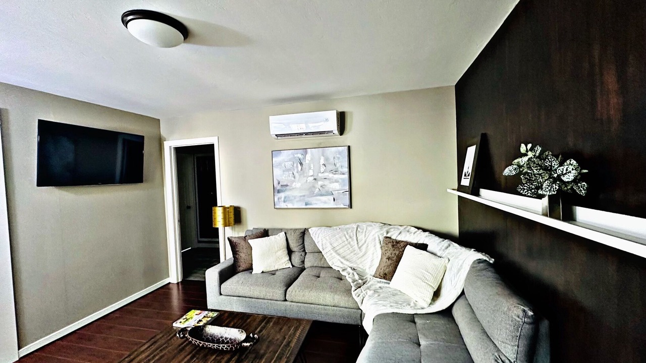 Photo of Livingroom in North Oak Park