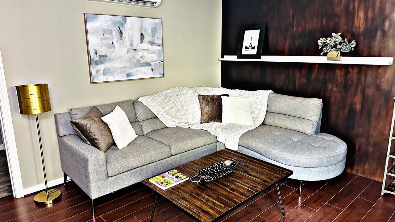 Photo of Livingroom in North Oak Park