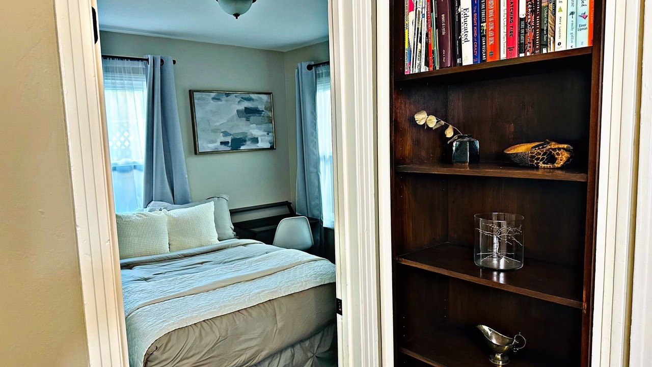 Photo of Bedroom in North Oak Park