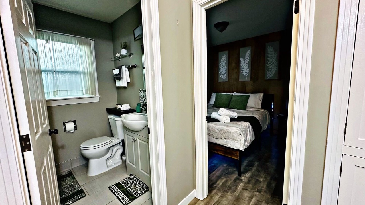 Photo of Bathroom in North Oak Park
