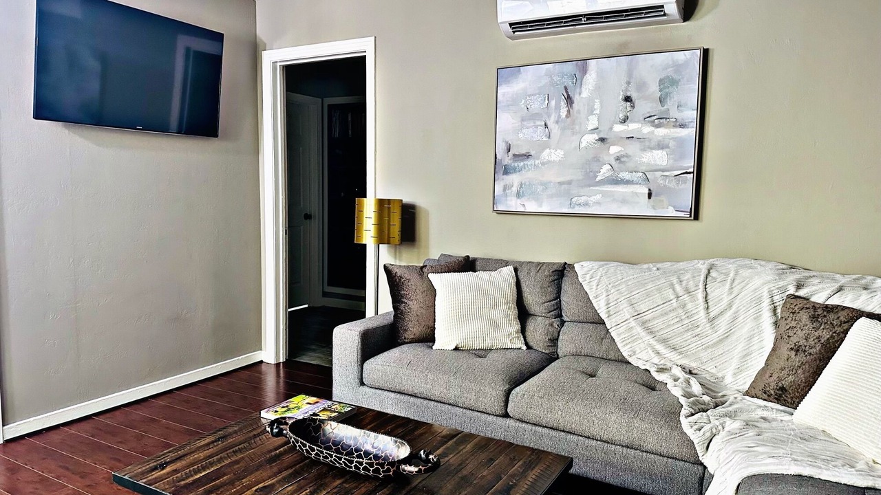 Photo of Livingroom in North Oak Park