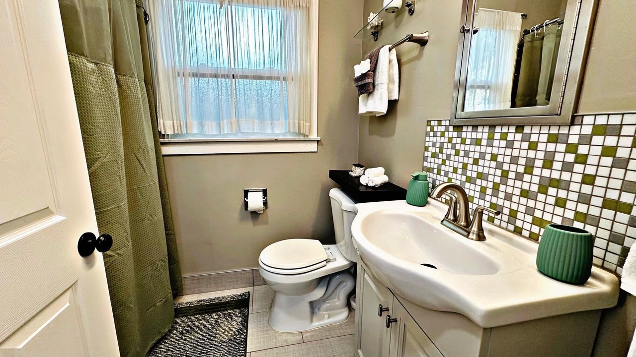 Photo of Bathroom in North Oak Park