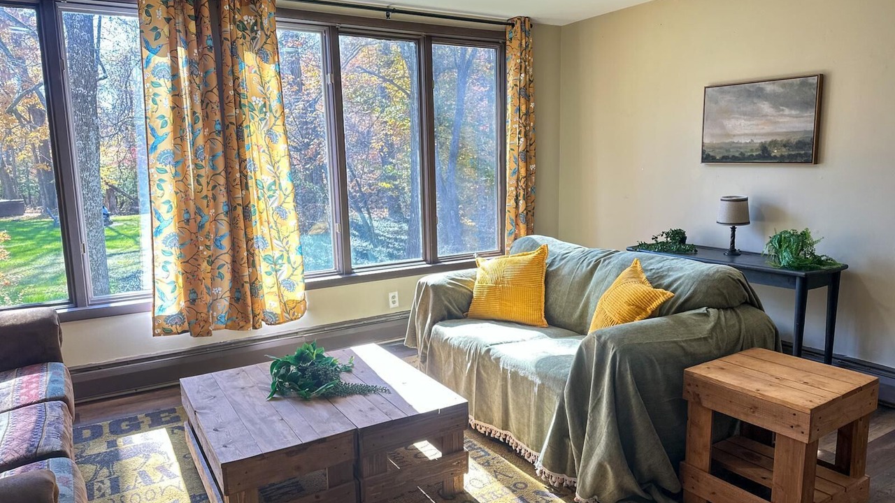Photo of Livingroom in Canadensis