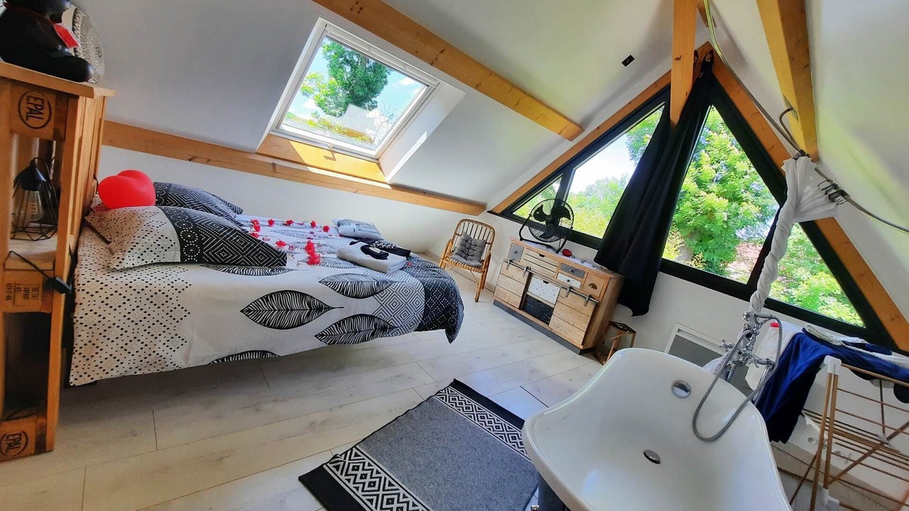 Photo of Others in Lindry