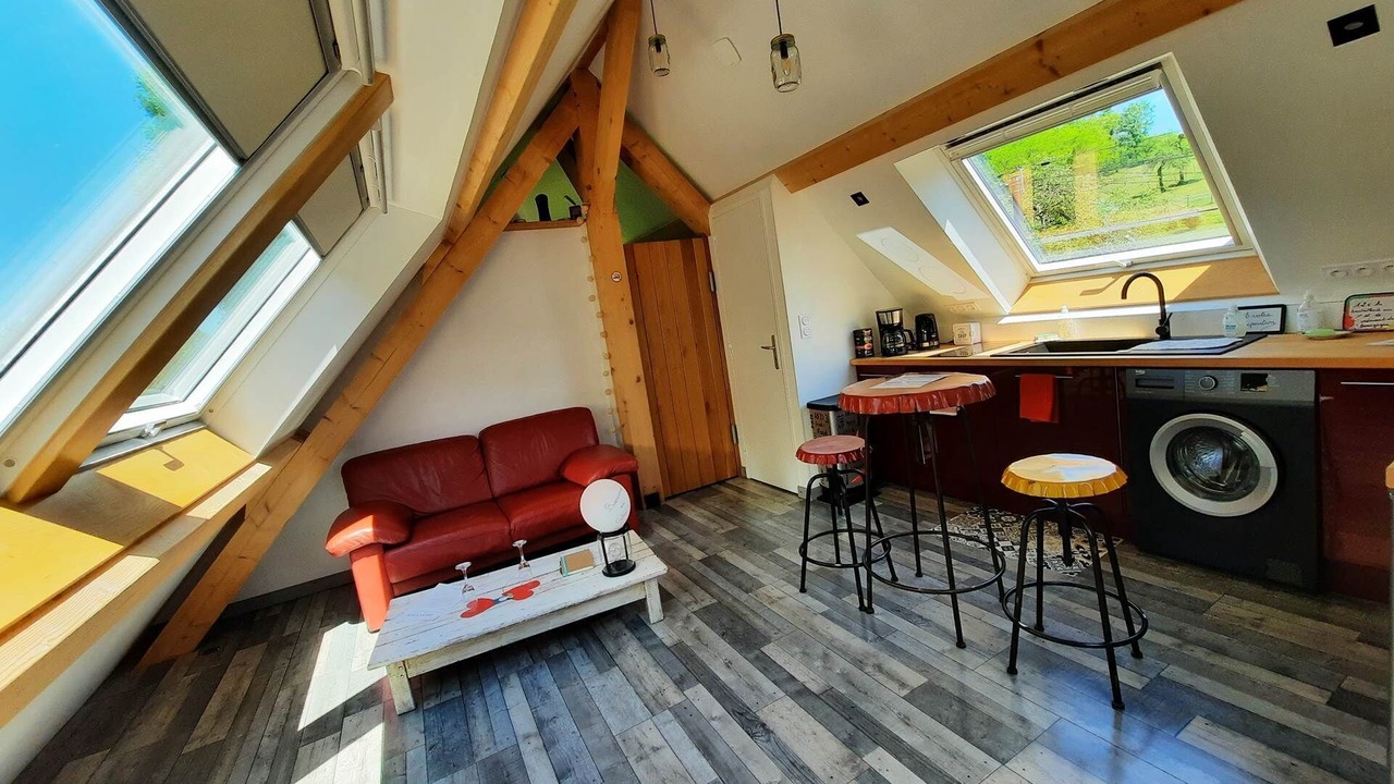 Photo of Others in Lindry