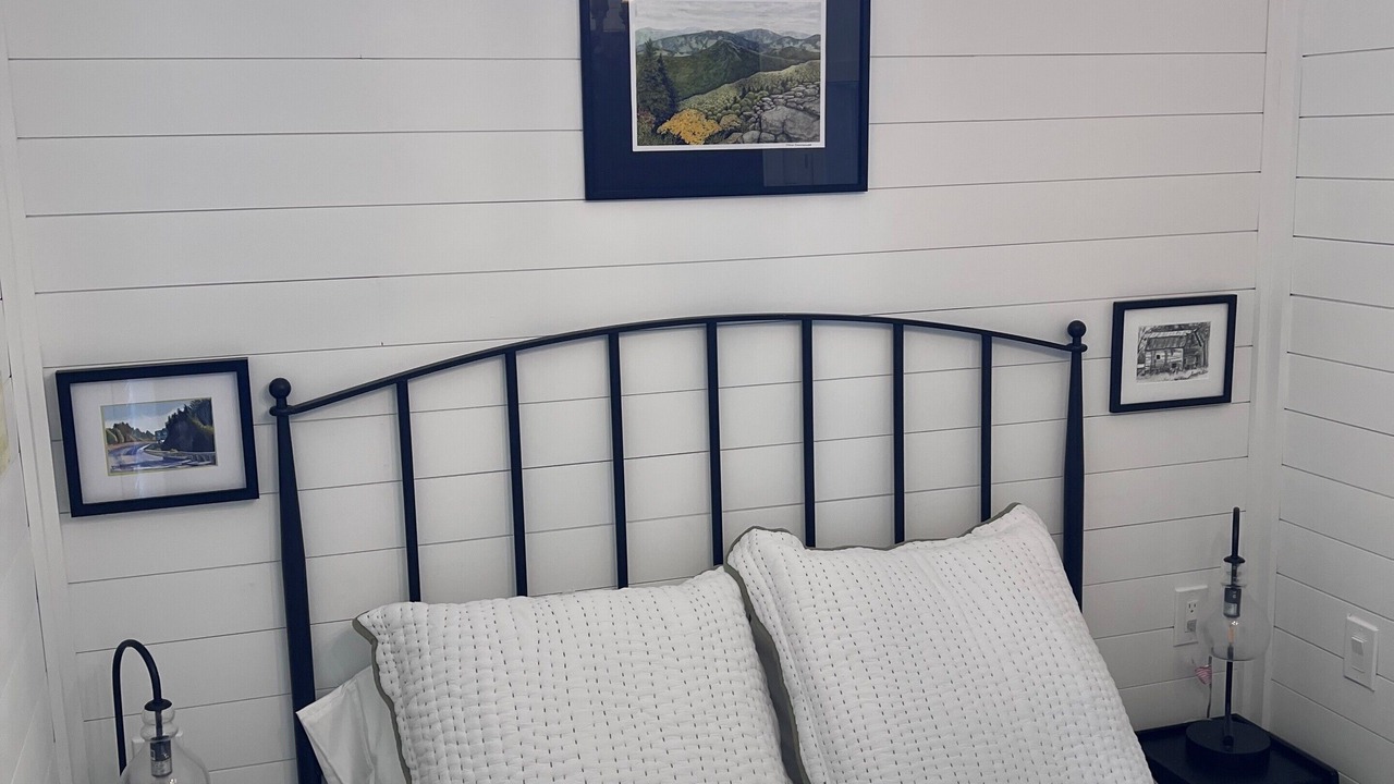 Photo of Bedroom in Upward